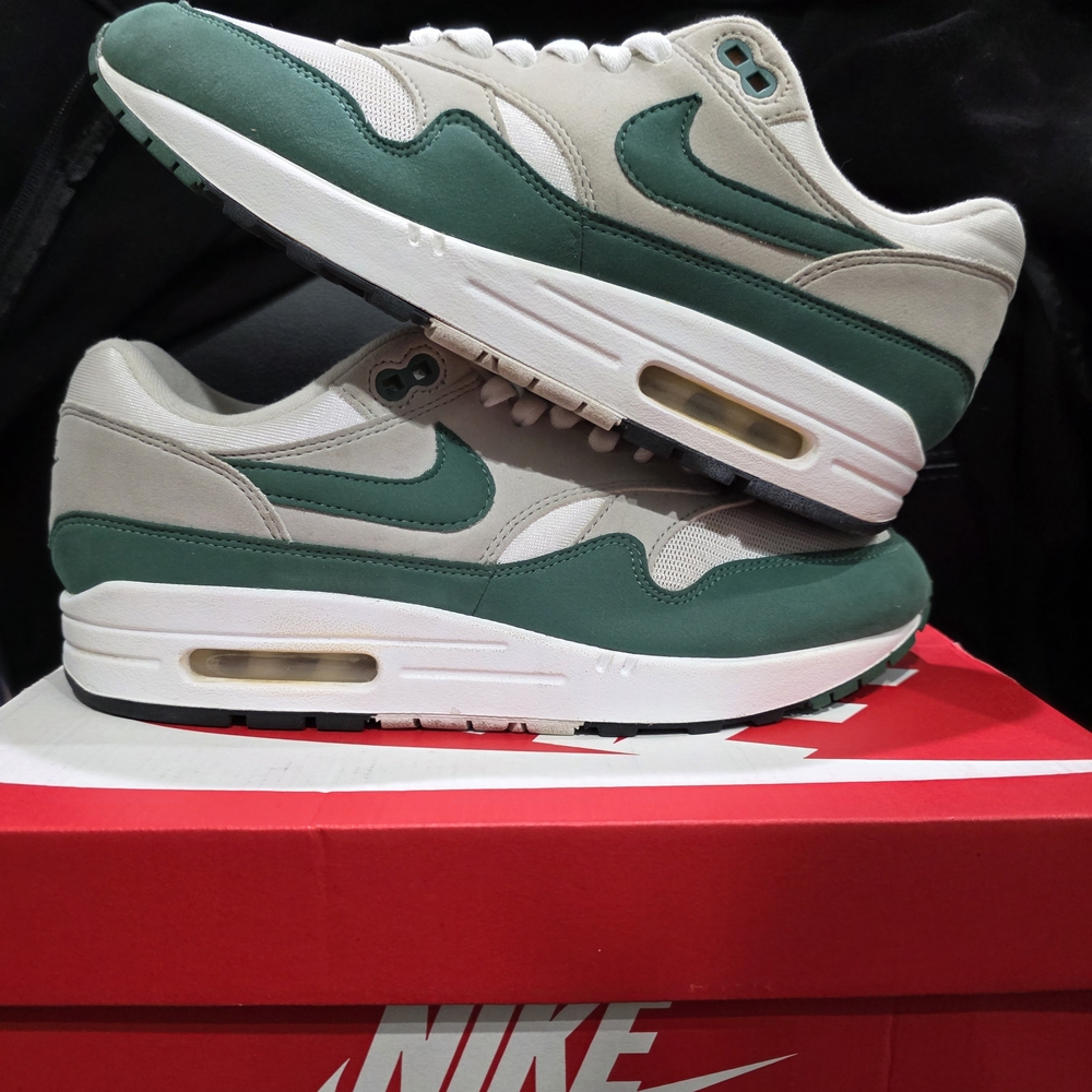 Nike Men's Sneakers in Green and Gray